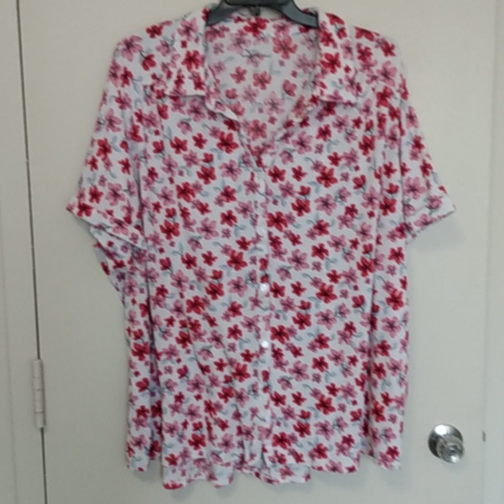 Beautiful Red Floral Button-down Blouse Size 30/32